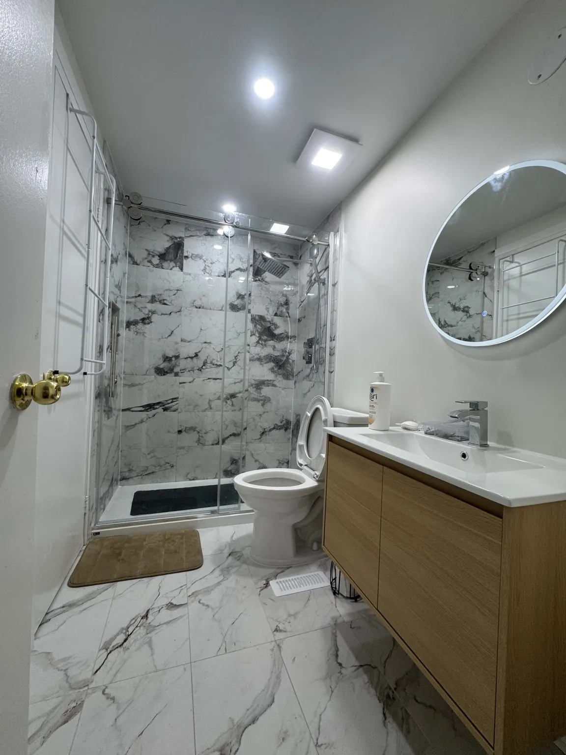 Modern bathroom with white and gray marble-look tile
